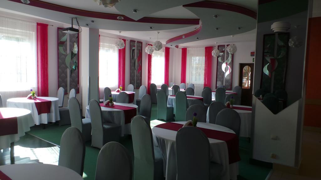 Hotel Restauracja Venus Moderówka Zewnętrze zdjęcie
